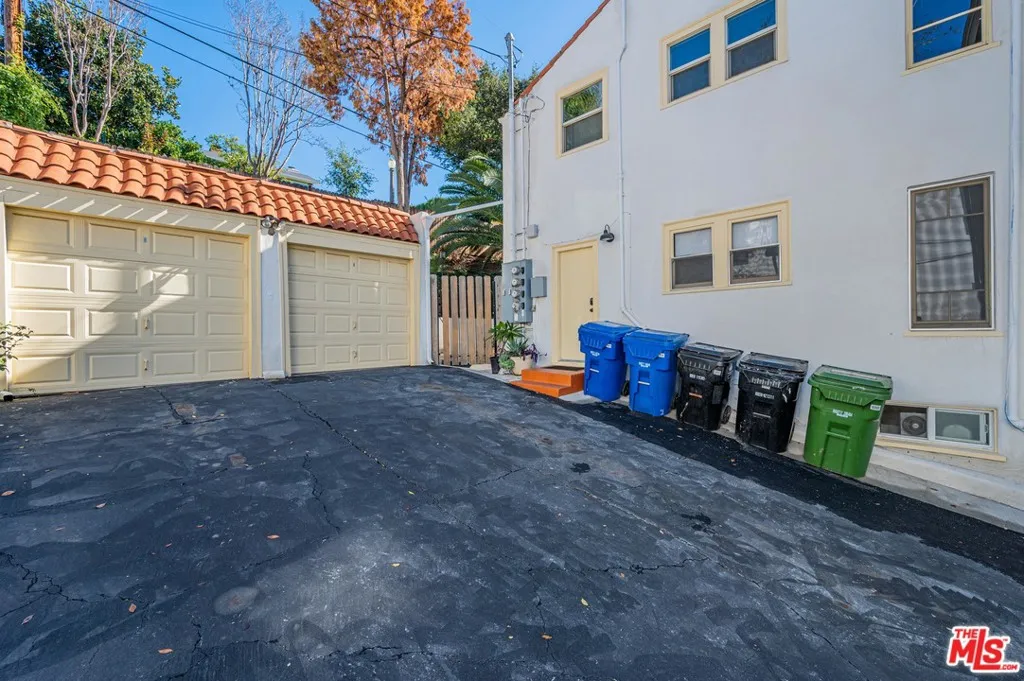 2146 Beachwood Terrace, Los Angeles, California 90068 home-pic-33
