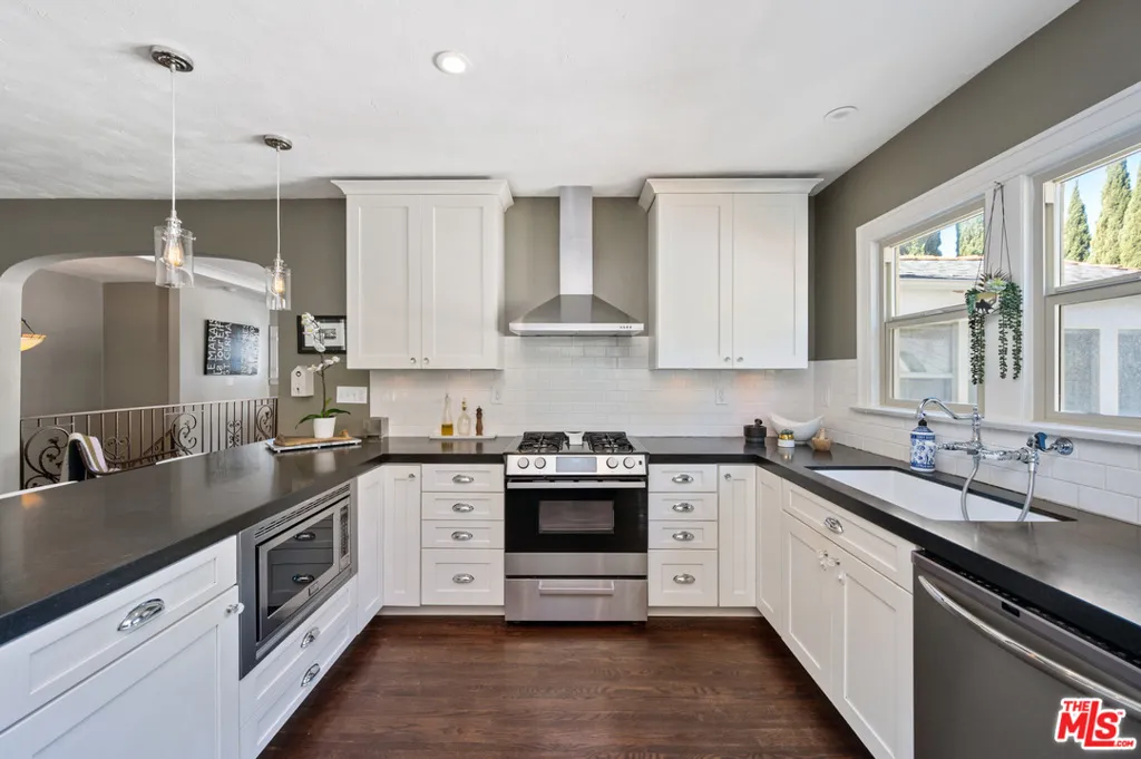 2146 Beachwood Terrace, Los Angeles, California 90068 home-pic-8