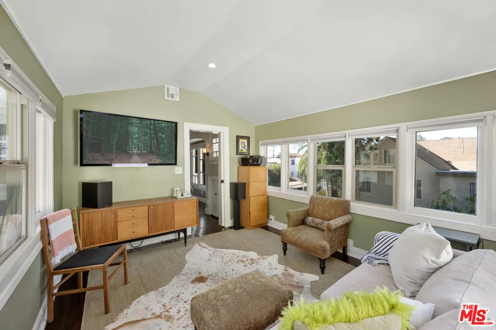2146 Beachwood Terrace, Los Angeles, California 90068 home-pic-16