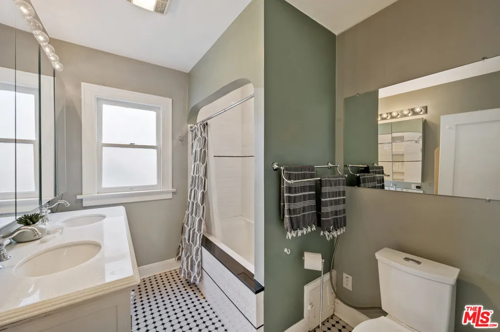 2146 Beachwood Terrace, Los Angeles, California 90068 home-pic-15