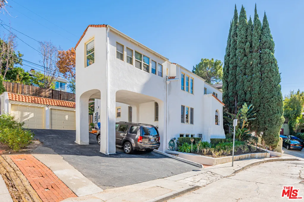2146 Beachwood Terrace, Los Angeles, California 90068 home-pic-31