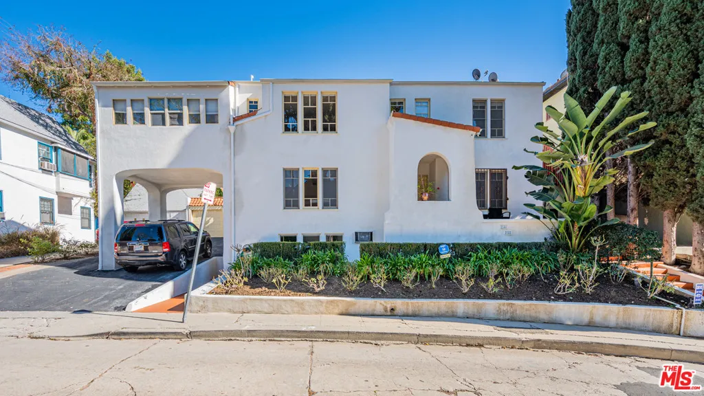 2146 Beachwood Terrace, Los Angeles, California 90068 home-pic-32