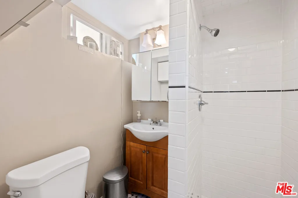 2146 Beachwood Terrace, Los Angeles, California 90068 home-pic-38