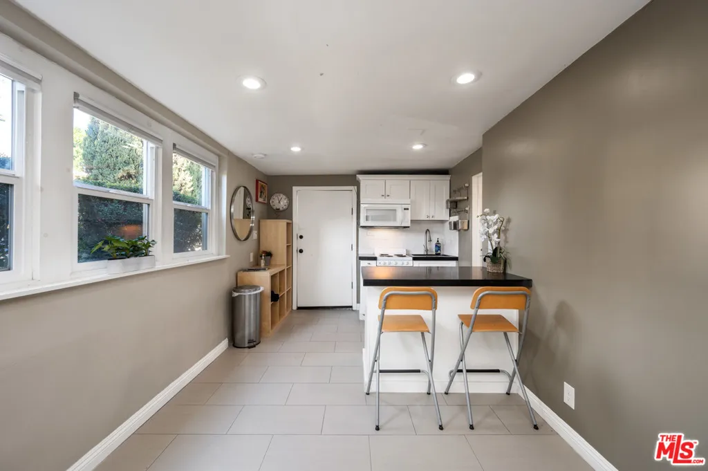 2146 Beachwood Terrace, Los Angeles, California 90068 home-pic-43