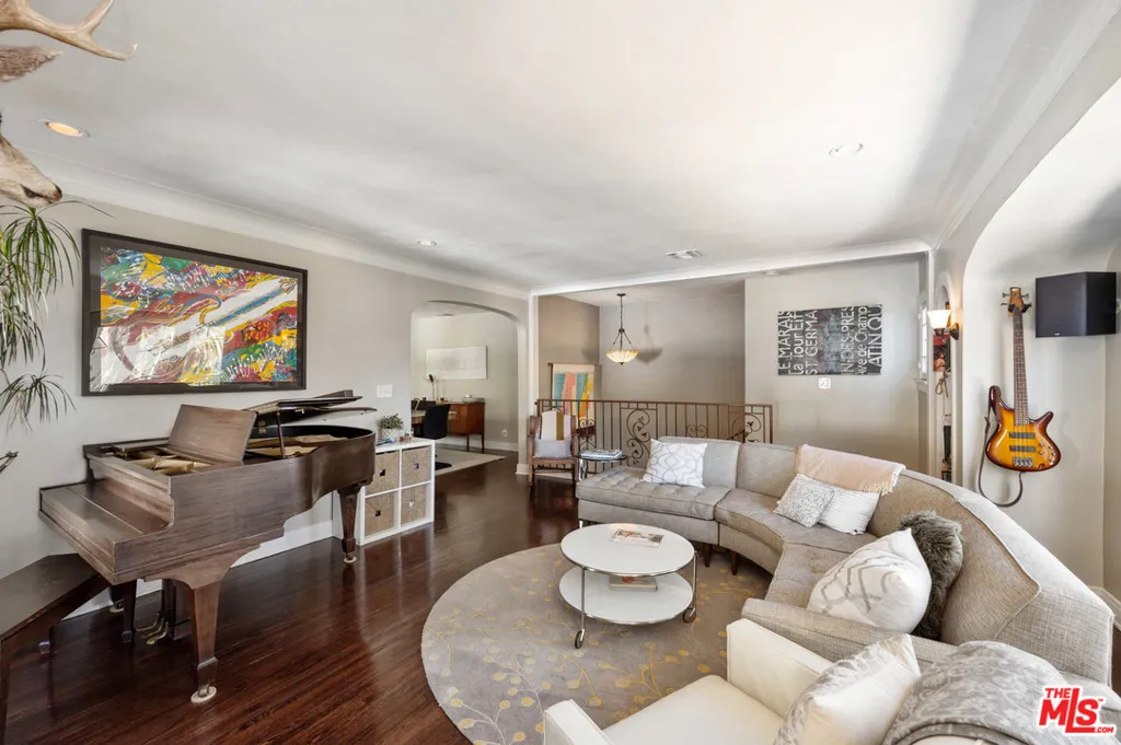 2146 Beachwood Terrace, Los Angeles, California 90068 home-pic-5