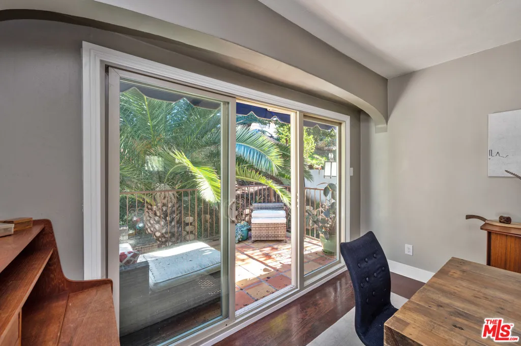 2146 Beachwood Terrace, Los Angeles, California 90068 home-pic-26