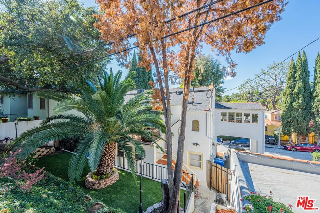 2146 Beachwood Terrace, Los Angeles, California 90068 home-pic-36