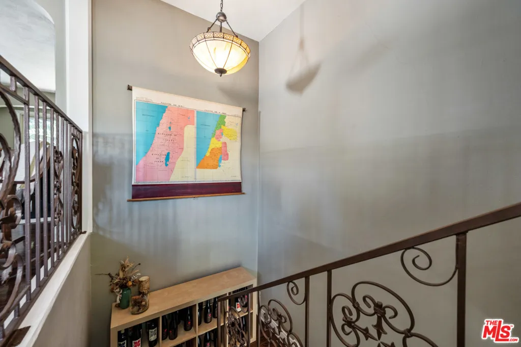 2146 Beachwood Terrace, Los Angeles, California 90068 home-pic-27