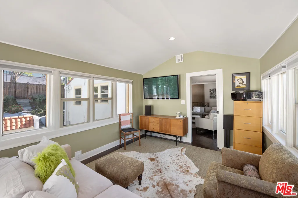 2146 Beachwood Terrace, Los Angeles, California 90068 home-pic-18
