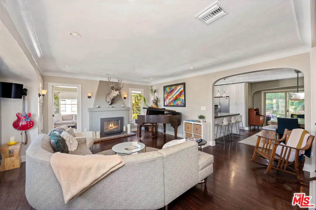 2146 Beachwood Terrace, Los Angeles, California 90068 home-pic-0