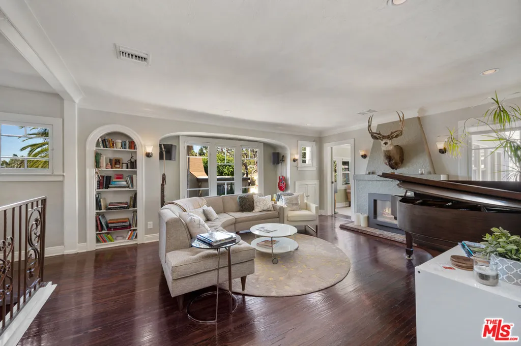 2146 Beachwood Terrace, Los Angeles, California 90068 home-pic-4
