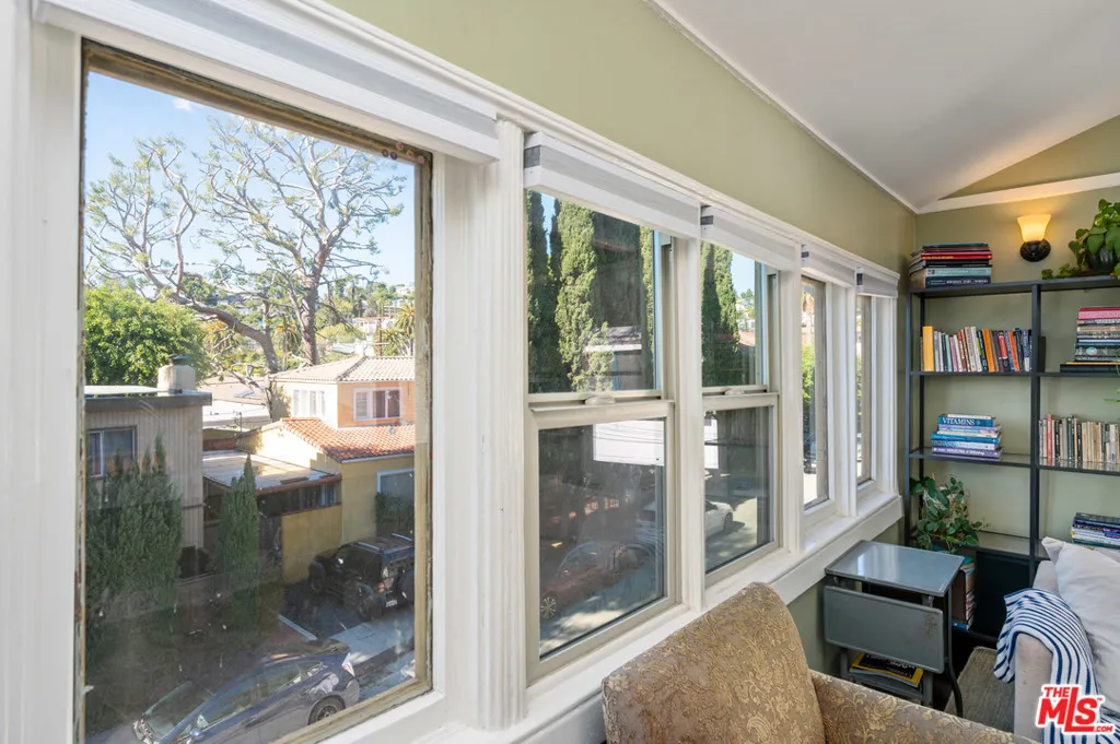 2146 Beachwood Terrace, Los Angeles, California 90068 home-pic-21