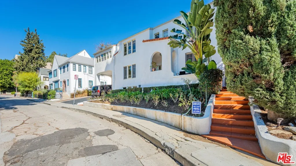 2146 Beachwood Terrace, Los Angeles, California 90068 home-pic-1