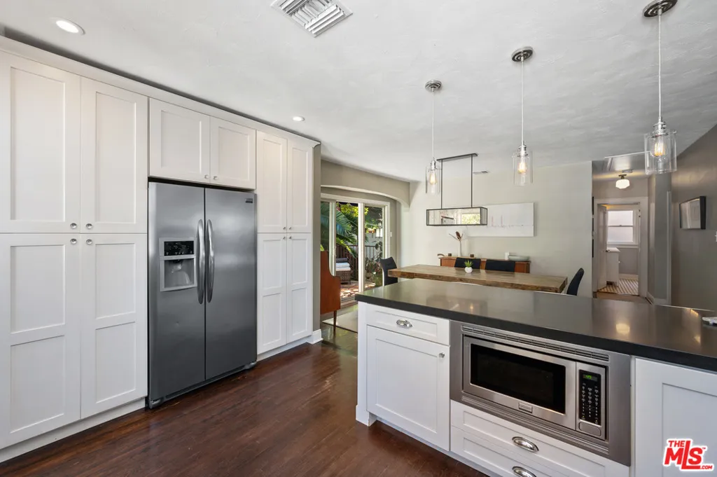 2146 Beachwood Terrace, Los Angeles, California 90068 home-pic-10