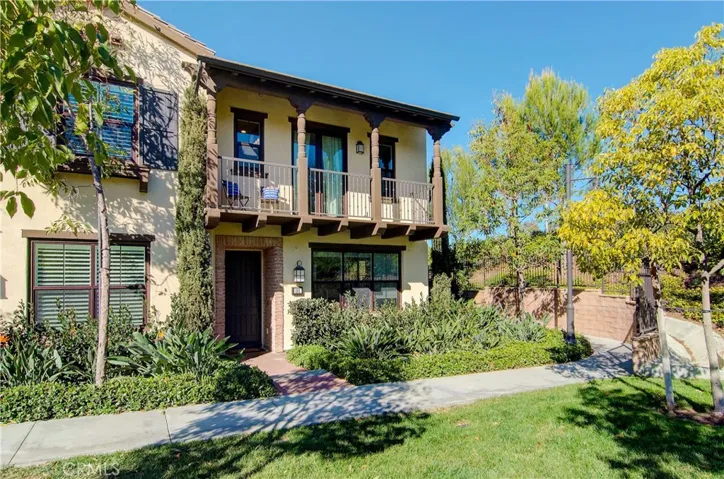 Green space right in front of your home.