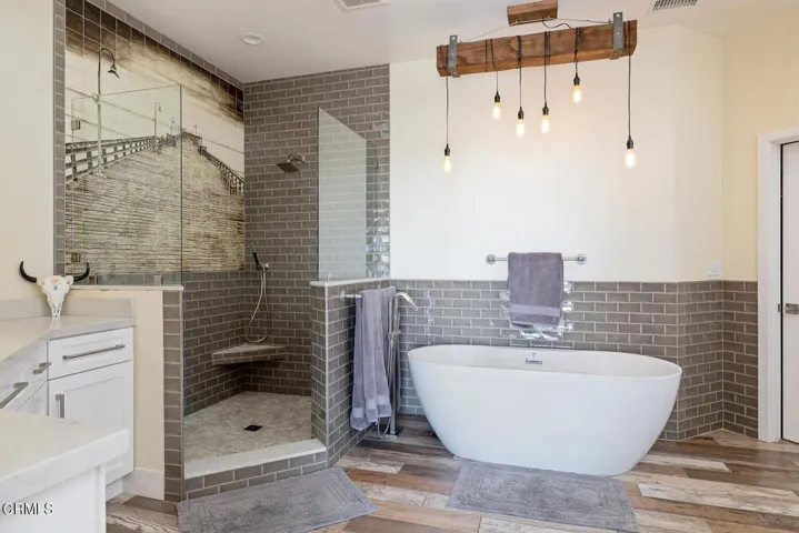 1874 Terrace Dr-027-031-Master Bath-MLS_