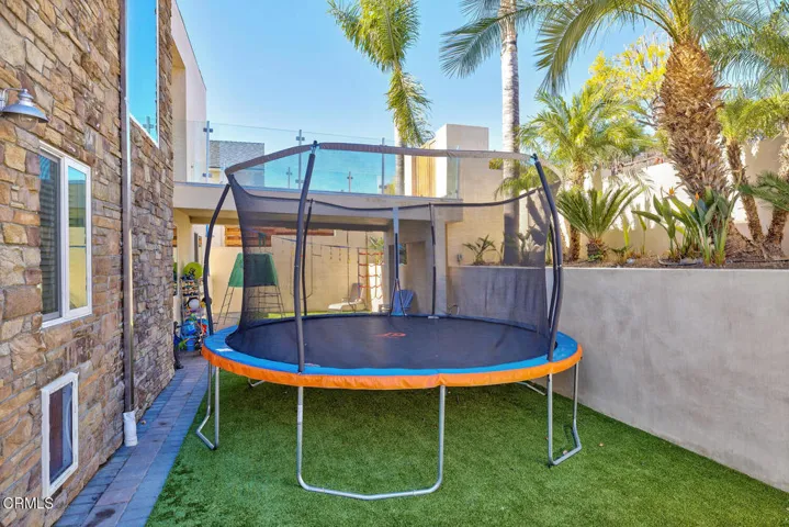 1874 Terrace Dr-055-047-Yard-MLS_Size
