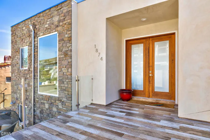 1874 Terrace Dr-008-048-Front Entry Deta
