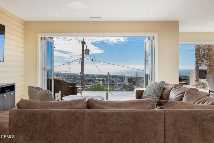 1874 Terrace Dr-014-021-Living Room-MLS_