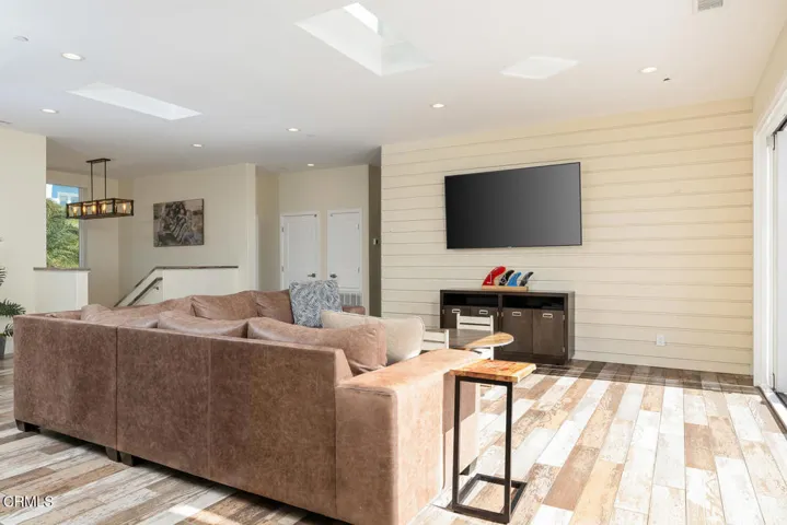 1874 Terrace Dr-015-024-Living Room-MLS_