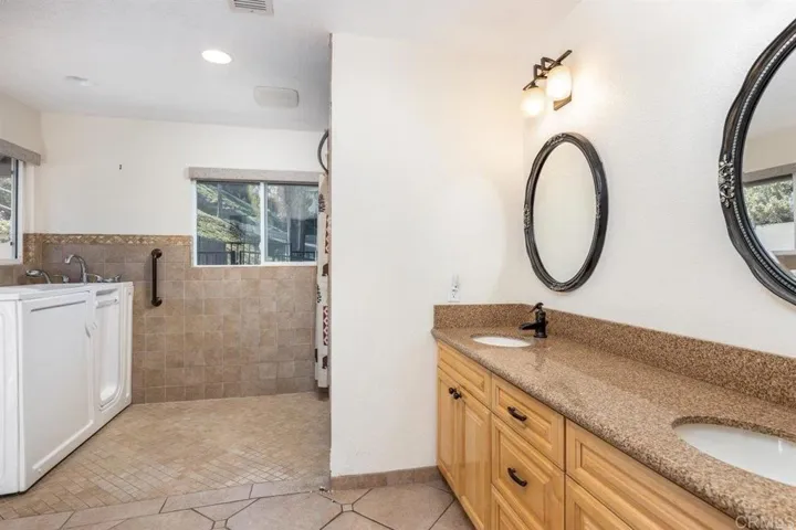 Master bath w/double vanities & jetted 'walk-in' tub.