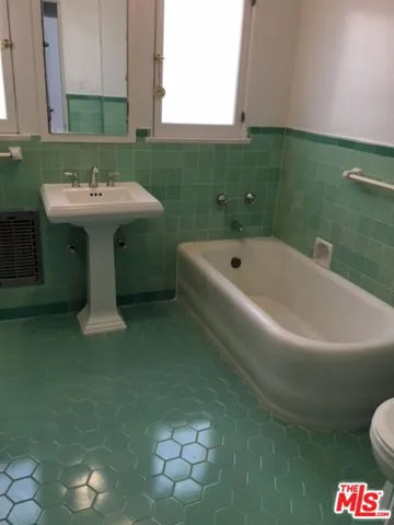 8124 Blackburn Avenue, Los Angeles, California 90048