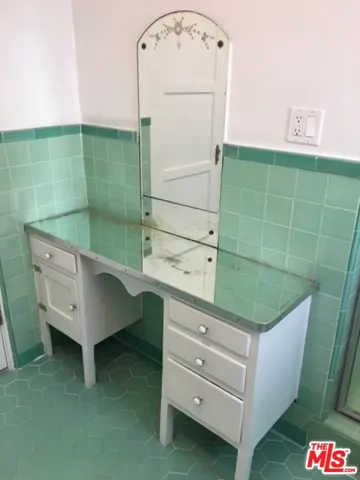 8124 Blackburn Avenue, Los Angeles, California 90048