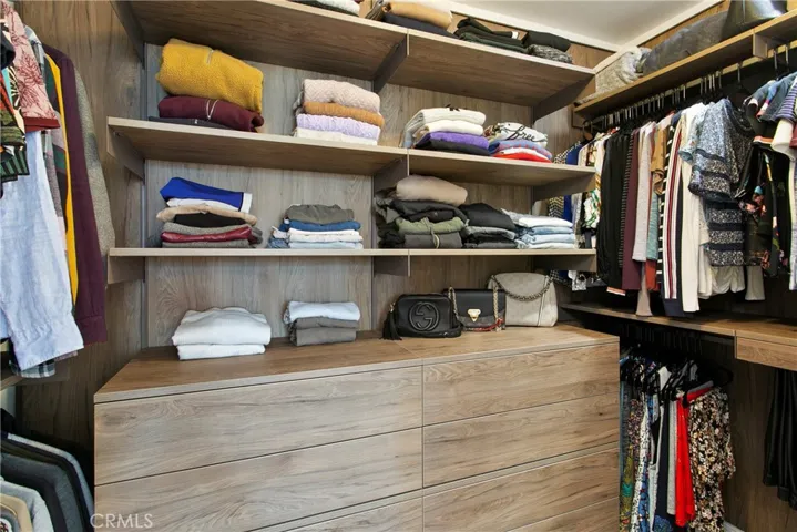 The closet you dream of, it's here!