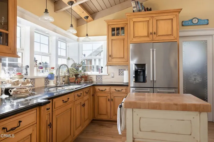 14-web-or-mls-4835Shoreline-22