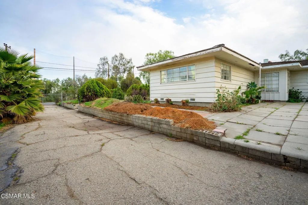 10901 Darling Road, Ventura, California 93004 home-pic-39