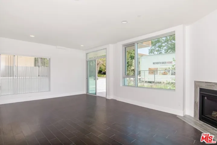 Living/dining area
