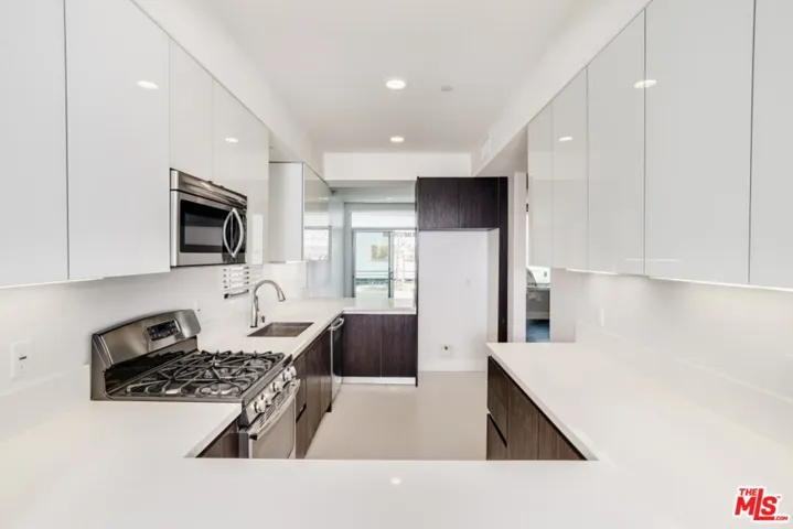 1945 Overland Avenue 101, Los Angeles, California 90025