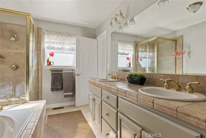 1302 Calgary Drive, Lake Arrowhead, California 92352