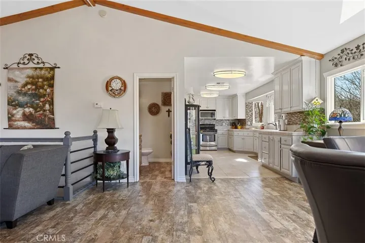 1302 Calgary Drive, Lake Arrowhead, California 92352