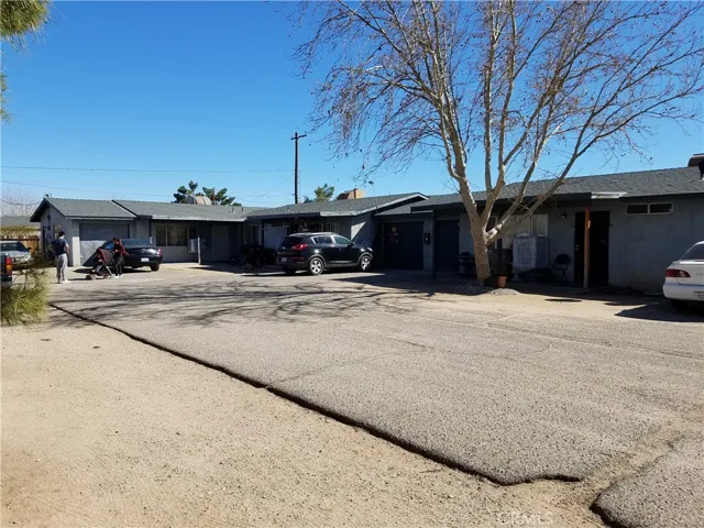 12779 Pocomoke Road, Apple Valley, California 92308