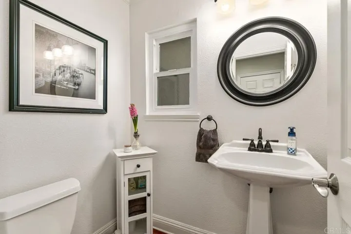 2437 Summerhill Drive, Encinitas, California 92024