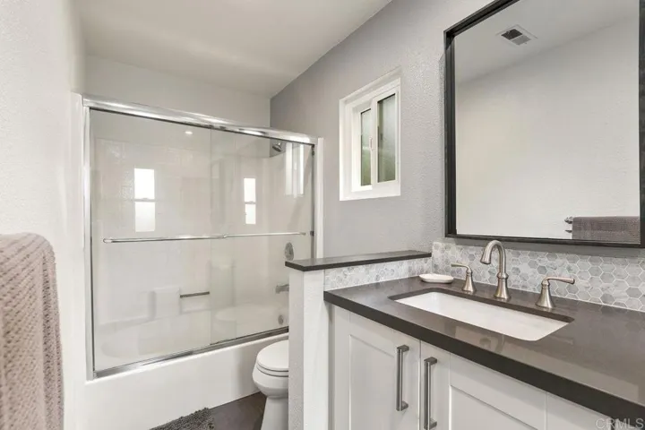 2437 Summerhill Drive, Encinitas, California 92024