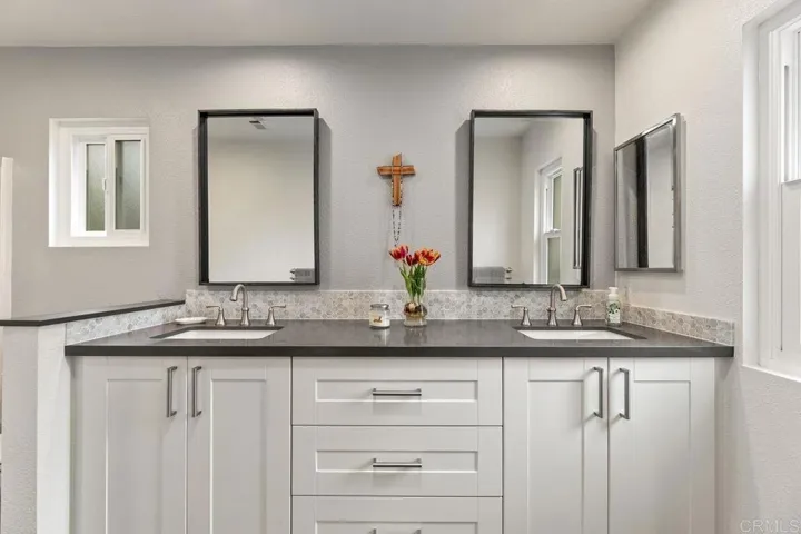 2437 Summerhill Drive, Encinitas, California 92024