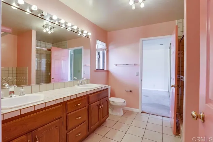 2448 Flametree Road, Vista, California 92084