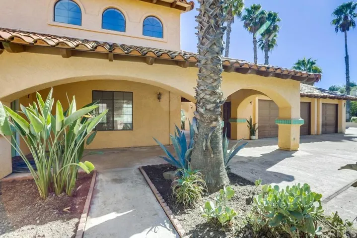 2448 Flametree Road, Vista, California 92084