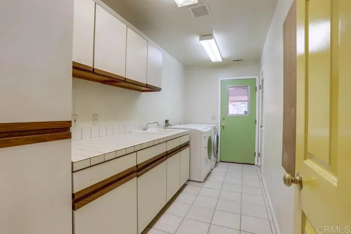 2448 Flametree Road, Vista, California 92084