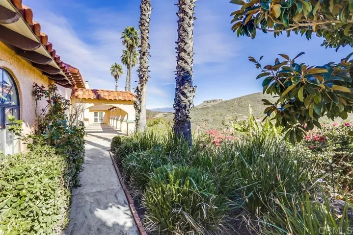 2448 Flametree Road, Vista, California 92084