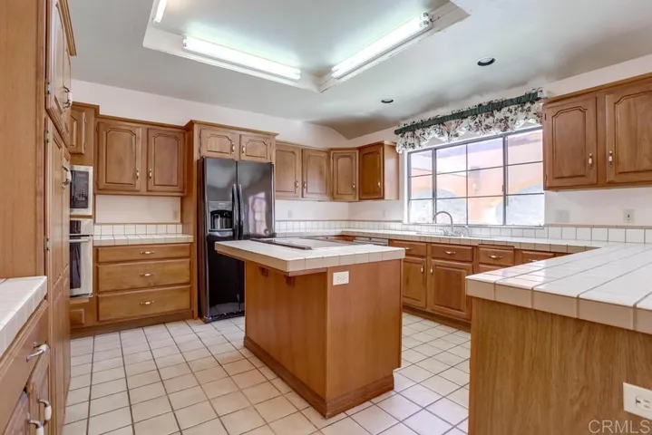 2448 Flametree Road, Vista, California 92084
