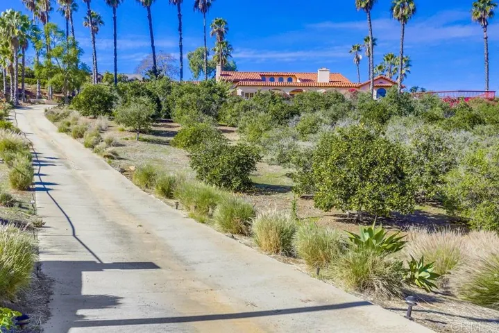 2448 Flametree Road, Vista, California 92084