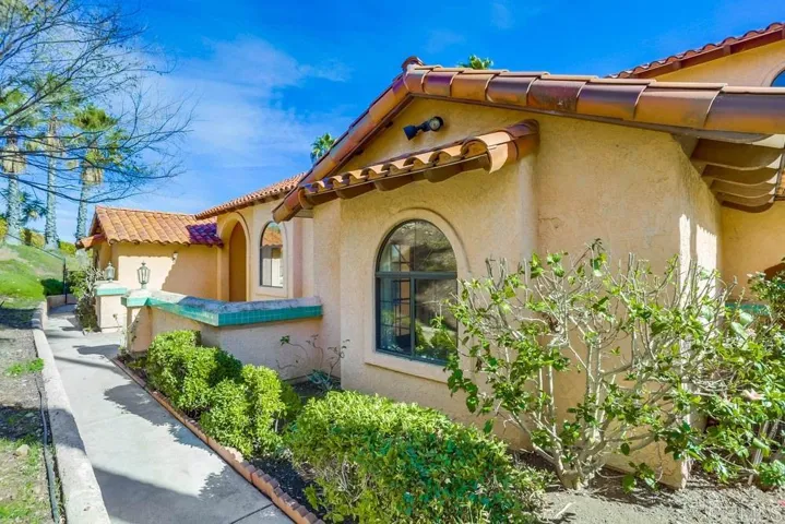 2448 Flametree Road, Vista, California 92084