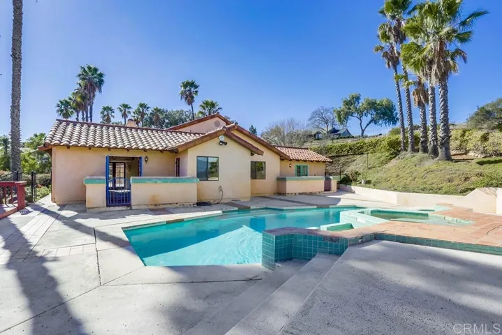 2448 Flametree Road, Vista, California 92084