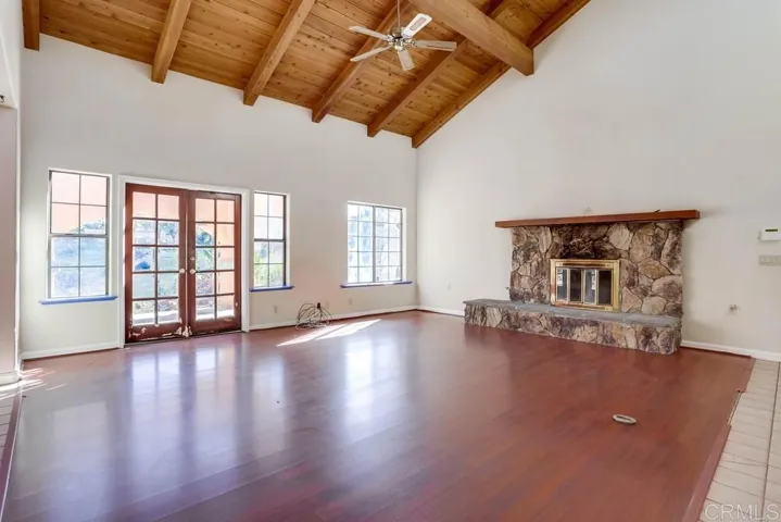 2448 Flametree Road, Vista, California 92084