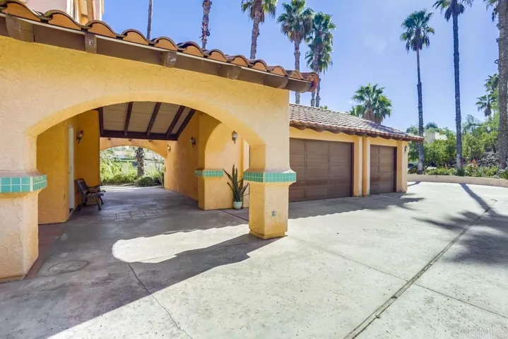 2448 Flametree Road, Vista, California 92084