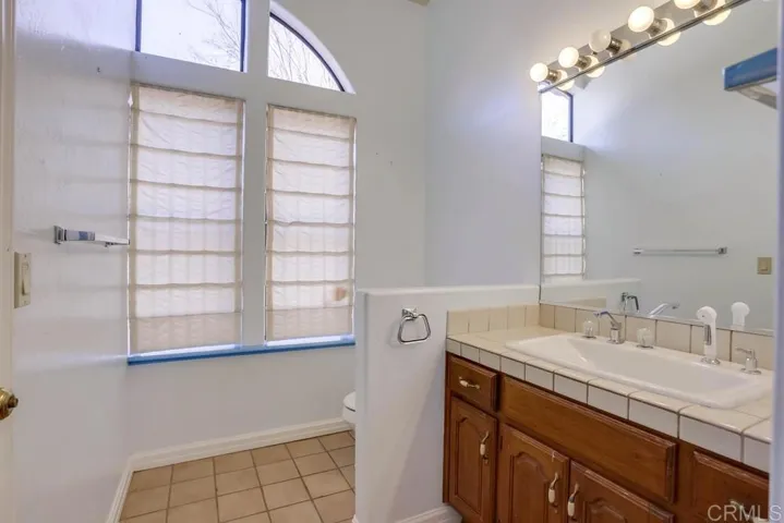 2448 Flametree Road, Vista, California 92084