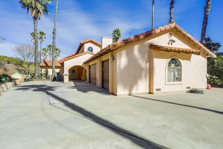 2448 Flametree Road, Vista, California 92084